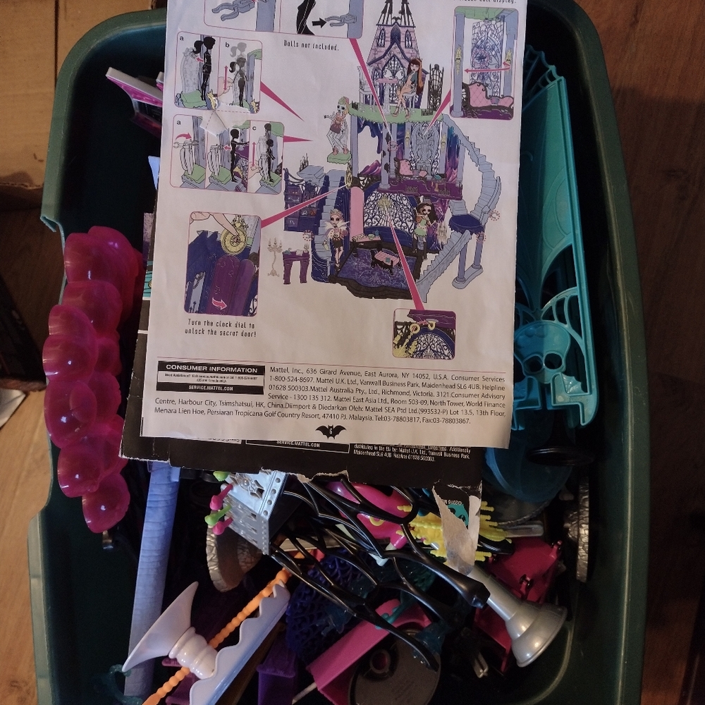 Monster High dolls, house AND MORE - Picture 10 of 15